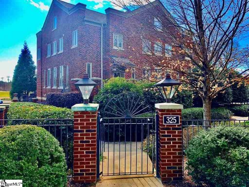 325 Hampton Avenue Unit #106