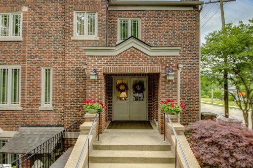 325 Hampton Avenue Unit 104