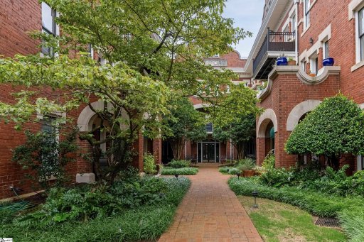 400 E Washington Street Unit 8