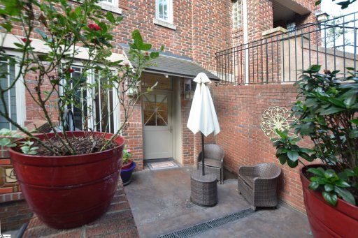 325 Hampton Avenue Unit 102