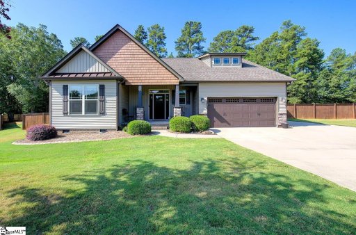204 Pineknoll Circle