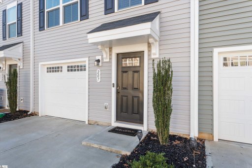 207 Maple Forge Trail