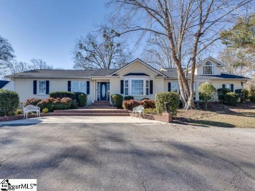 11 Briarwood Boulevard