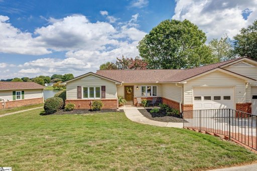 101 Lakeside Court