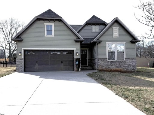 1011 Drakes Crossing