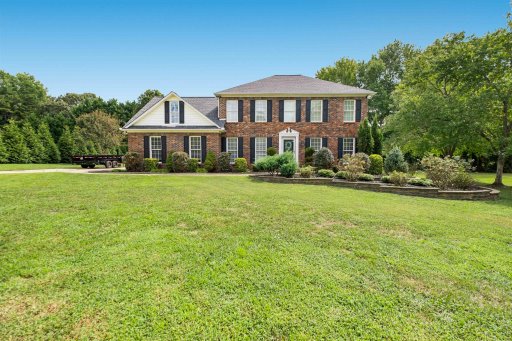 221 Hunters Pointe Dr