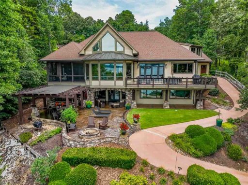 303 Oakleaf Court