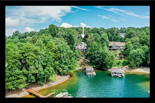 305 Oakleaf Court
