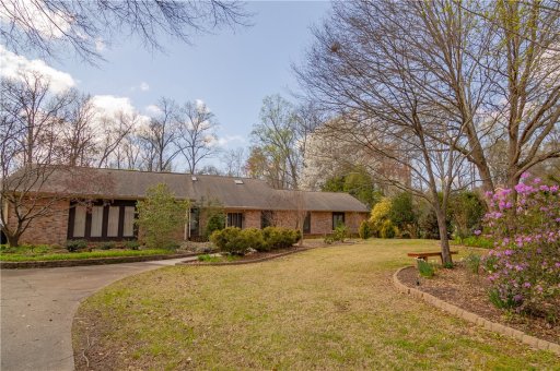 905 Meadow Lane