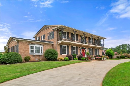 606 Pinecrest Drive