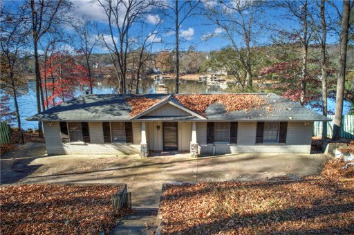904 Lakeside Drive