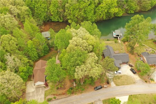 320 Shorecrest Drive