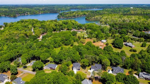 206 Lake Forest Circle