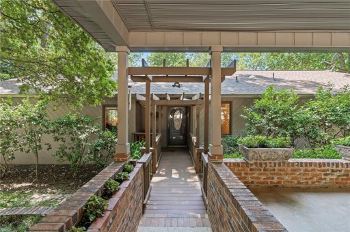 1009 Arrowhead Point