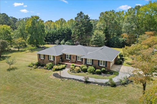 1105 Pine Knoll