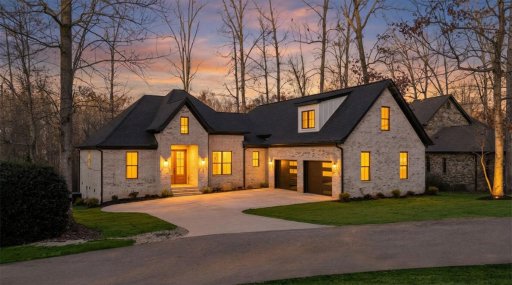 304 Ave Of Oaks