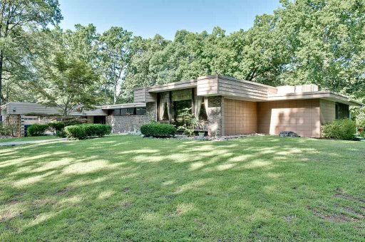 201 Lakeview Drive