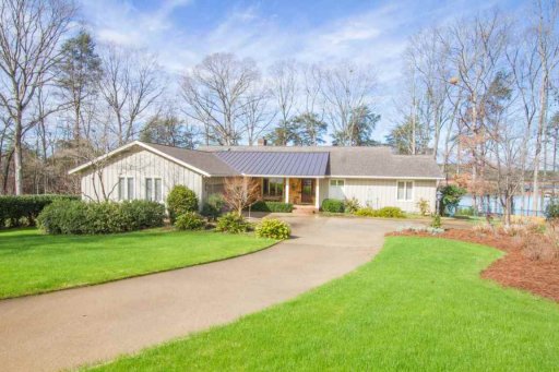 411 Broadwater Circle