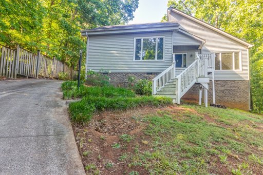 3 Cayuga Court