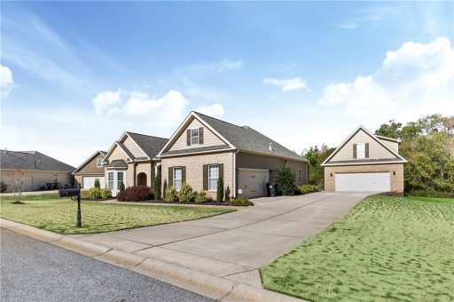 1015 Hillcrest Court