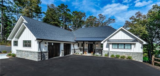 525 Little Keowee Boulevard