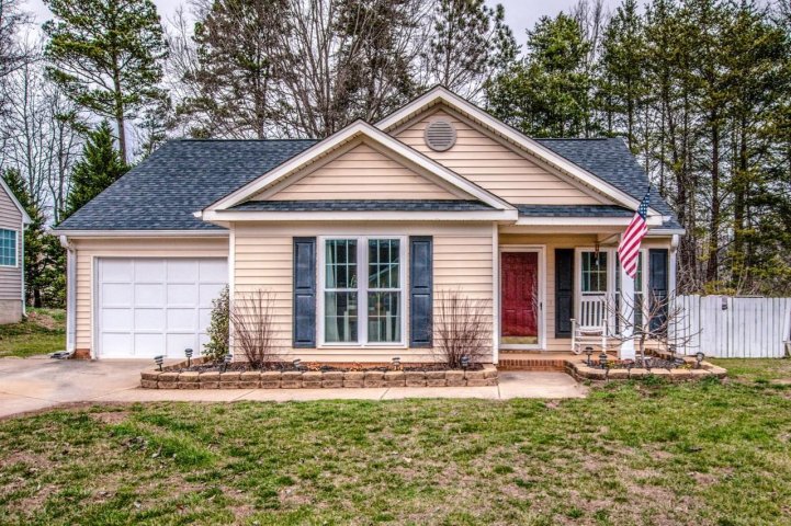 660 Rebecca Jane Drive sold home in Foxmoor, Mooresville, NC