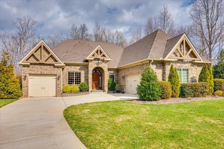 1206 Delaney Drive sold home in Bromley, Matthews, NC