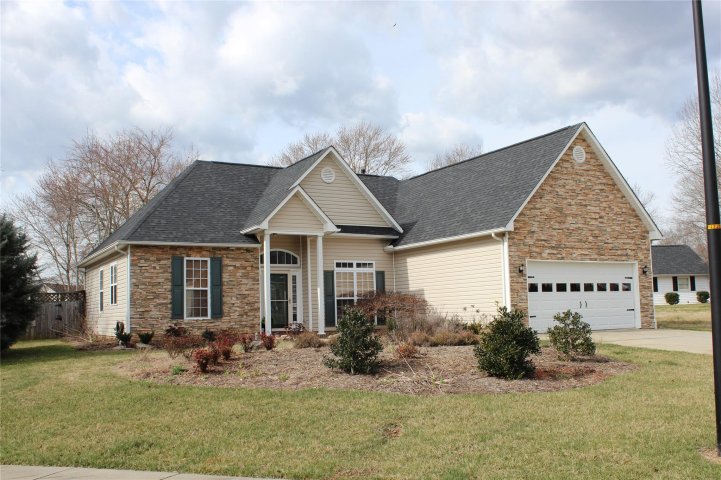 15 Meadow Walk Court sold home in Cottages at Livingston Farms, Fletcher, NC