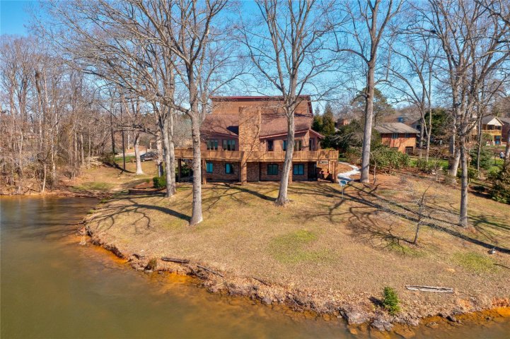 141 Candlewood Drive sold home in Waterfront Woodbridge, Kings Mountain, NC