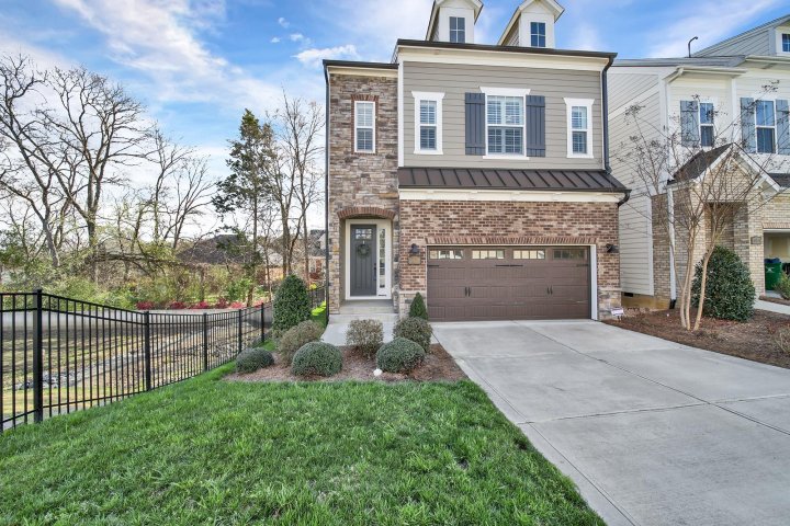 10719 Endhaven Village Drive sold home in Greenway Village, Charlotte, NC