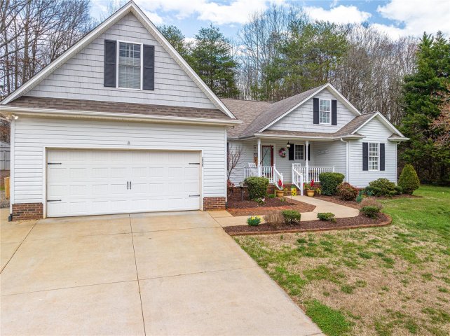 2525 Carriage Lane sold home in Grandview Farms, Lincolnton, NC