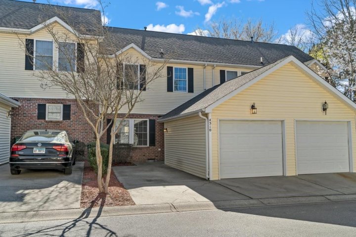 4310 Laurel Hill Lane sold home in Oak Hill Village, Charlotte, NC