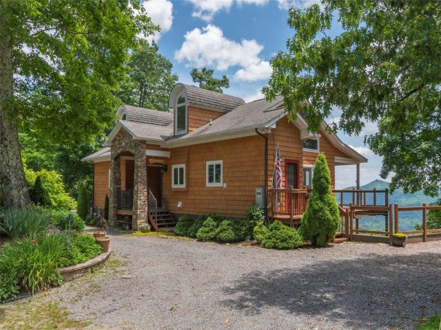 120 Skyridge Drive sold home in Hurricane Ridge Ltd, Clyde, NC