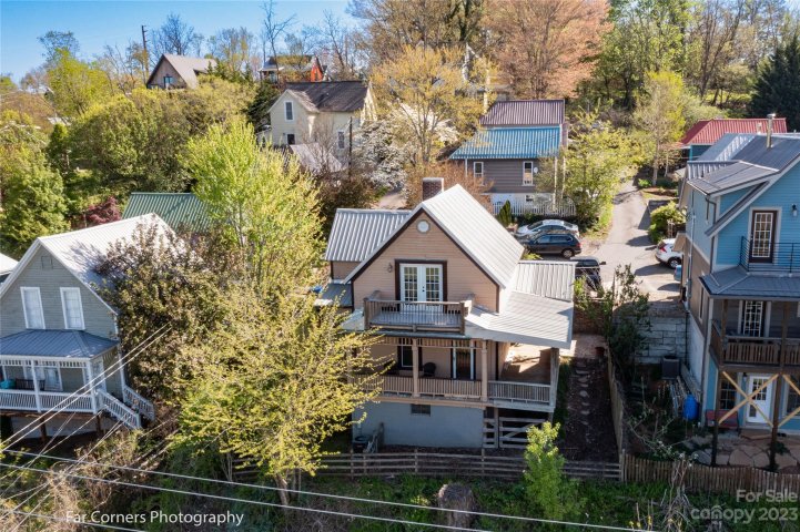 60 Roberts Street sold home in Chicken Hill, Asheville, NC