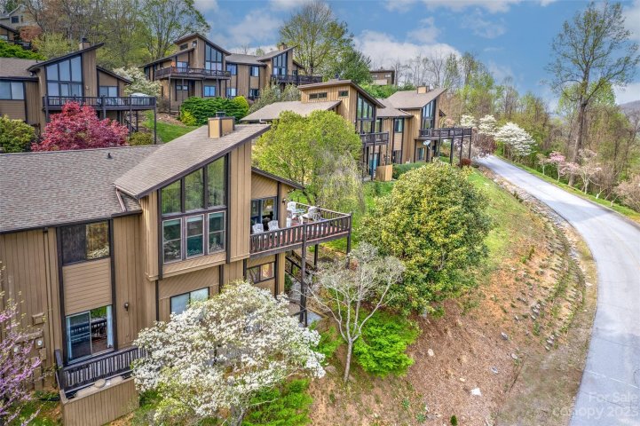 112 Woodbridge Drive sold home in Country Ridge, Laurel Park, NC