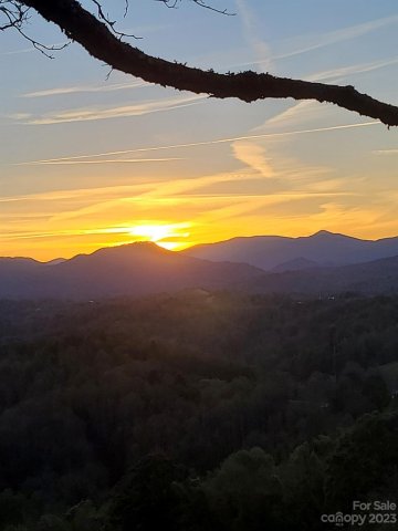 310 Sunset Mountain Road sold home in Sunset Mountain, Bakersville, NC
