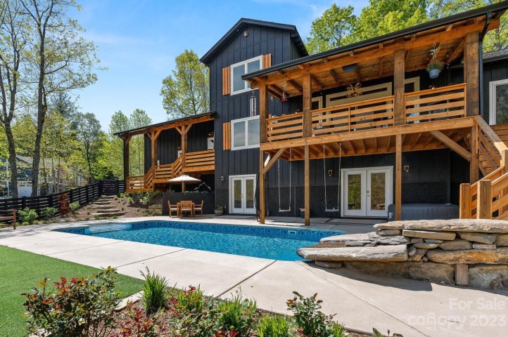 37 Nuthatch Court sold home in Laurel Woods, Fairview, NC