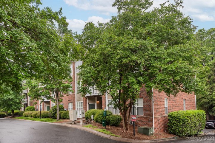 226 Torrence Street 106 sold home in Crown View, Charlotte, NC