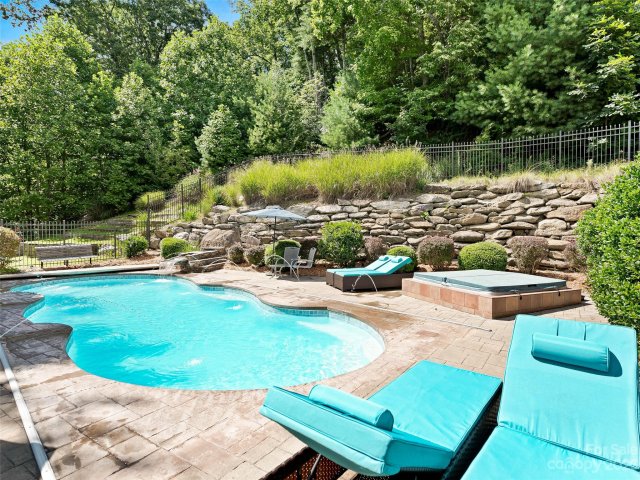 222 Mistletoe Trail sold home in Creekside, Hendersonville, NC