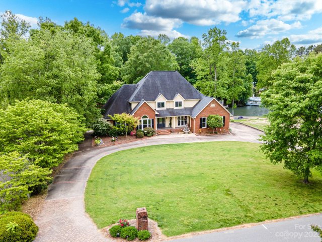 132 Quail Hollow Drive sold home in Waterfront Woodbridge, Kings Mountain, NC