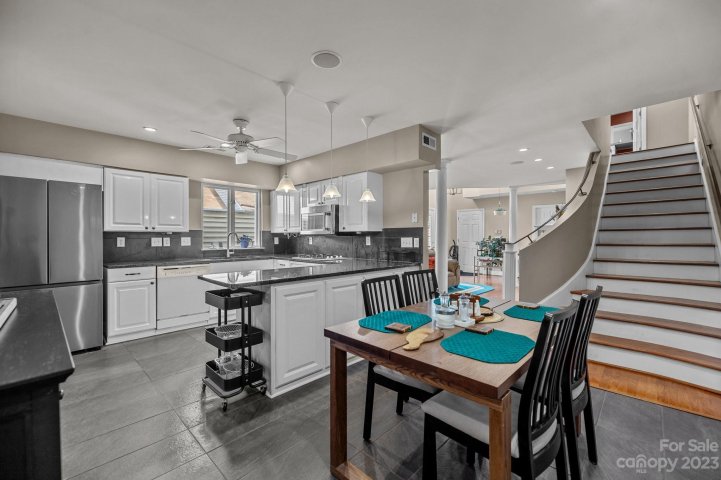 1642 Hollow Drive sold home in Fox Ridge, Charlotte, NC