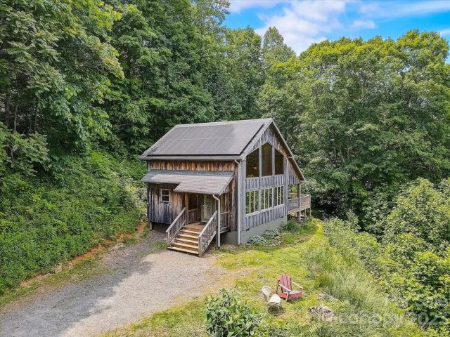 122 Lower Loop Road sold home in Bear Ridge, Bakersville, NC