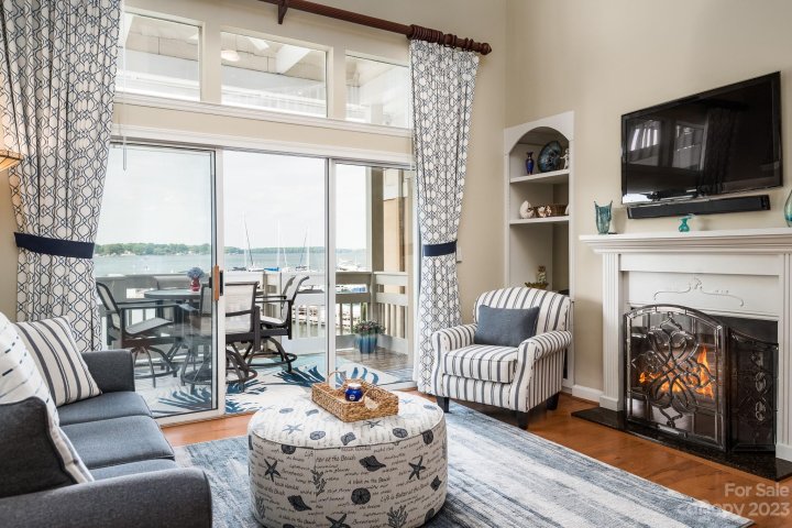 18015 Kings Point Drive sold home in Baybridge, Cornelius, NC