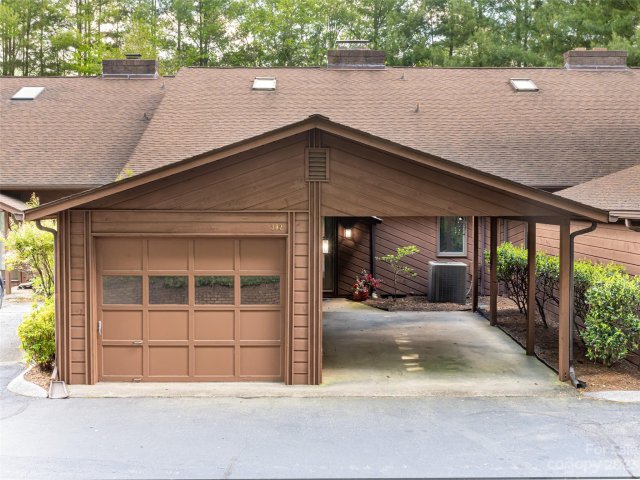 302 Woodfield Drive sold home in Woodfield Condos, Asheville, NC