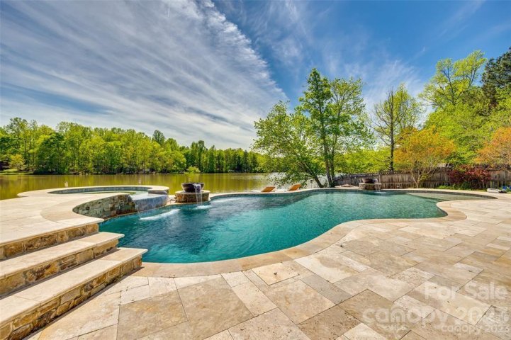 1869 Silverwood Drive sold home in Olde Williamsburg, Fort Mill, SC