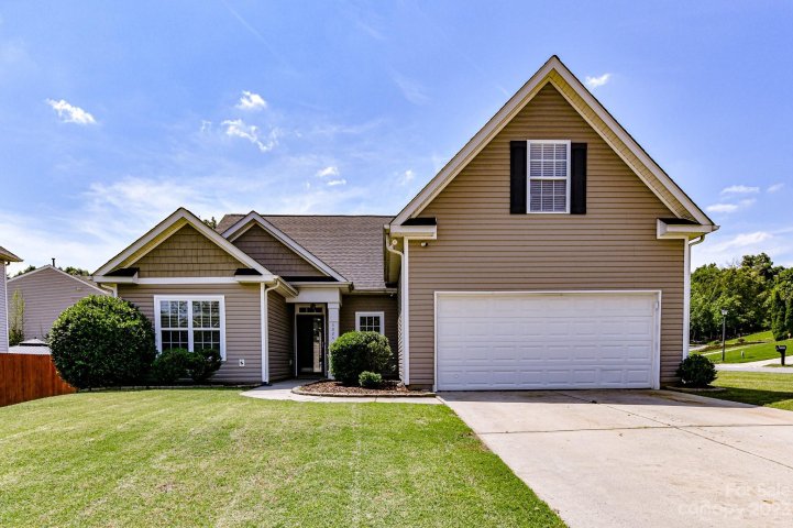 6824 Fortescue Drive sold home in Rocky River Village, Charlotte, NC