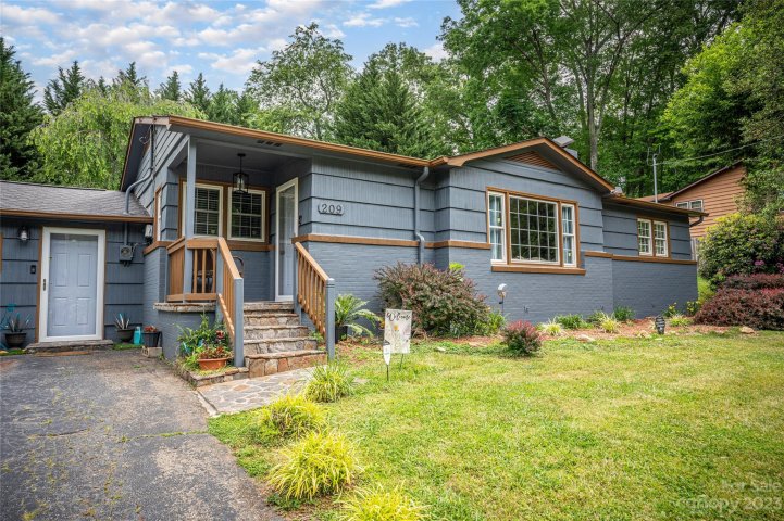 209 Marshall Street sold home in Brookmont, Waynesville, NC