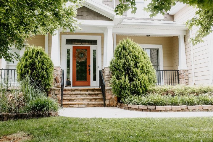 108 Hedgewood Drive sold home in Huntwyck Place, Mooresville, NC