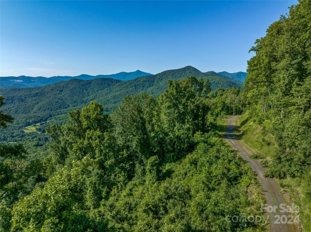 9999 28 Lovebird Lane active home in The Summit Of Asheville, Canton, NC
