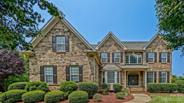 131 Meadow Run Lane sold home in The Cove at Chesapeake Pointe, Mooresville, NC